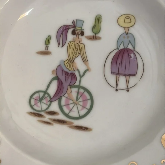 Whimsical vintage ceramic Ash Tray - Picture 2 of 3